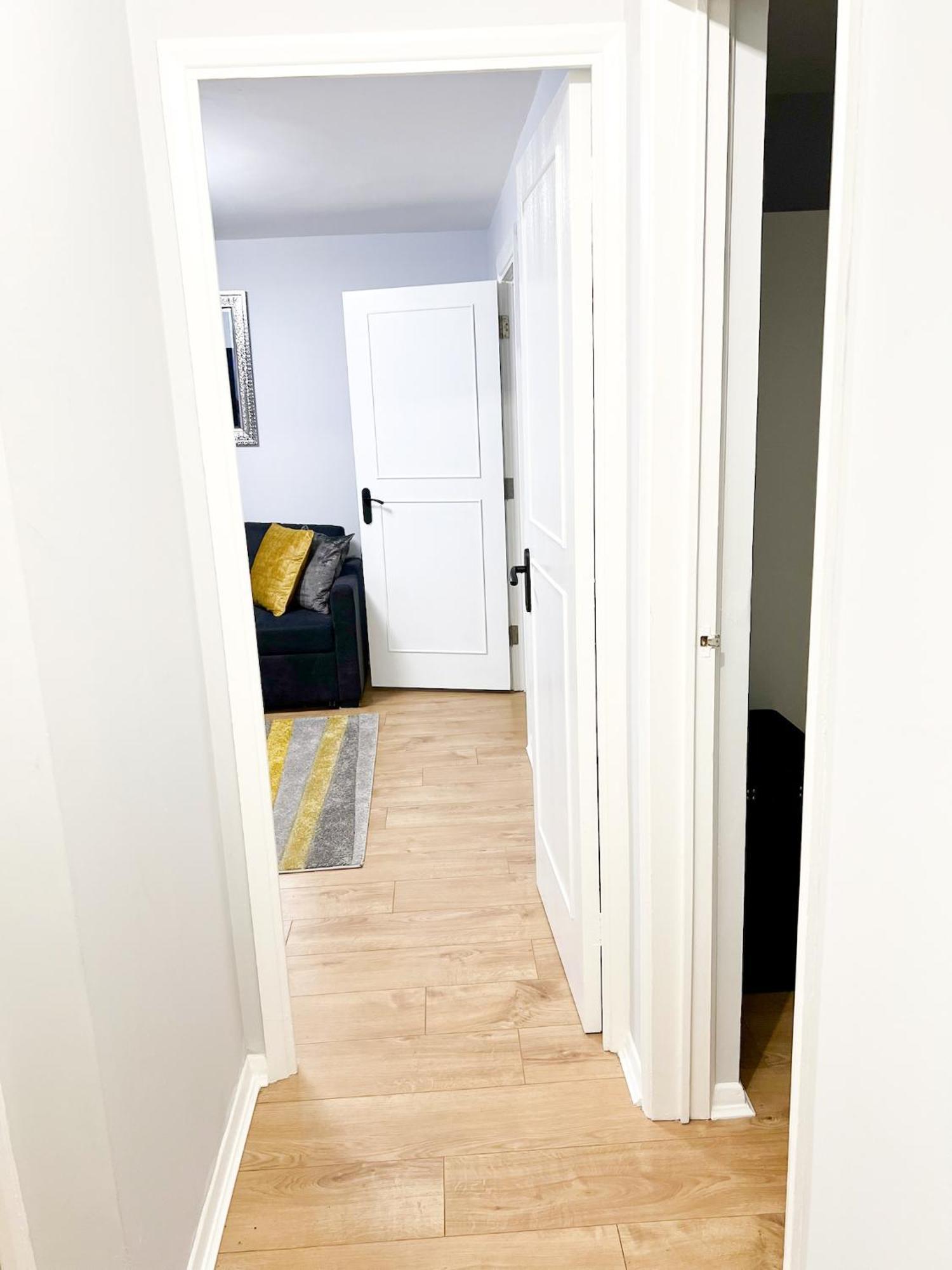 Beautiful Apartment In Beckton With Private Entrance And Garden Лондон Екстериор снимка