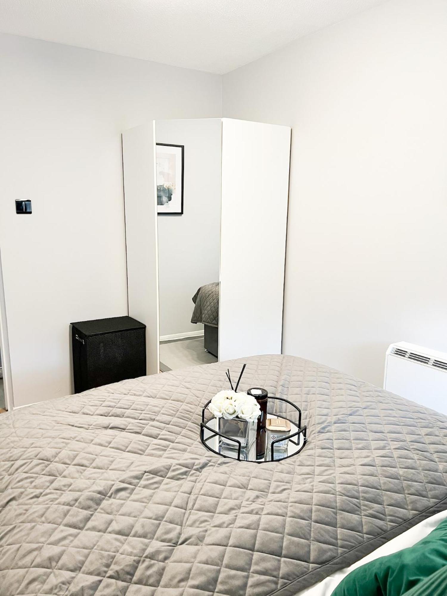 Beautiful Apartment In Beckton With Private Entrance And Garden Лондон Екстериор снимка