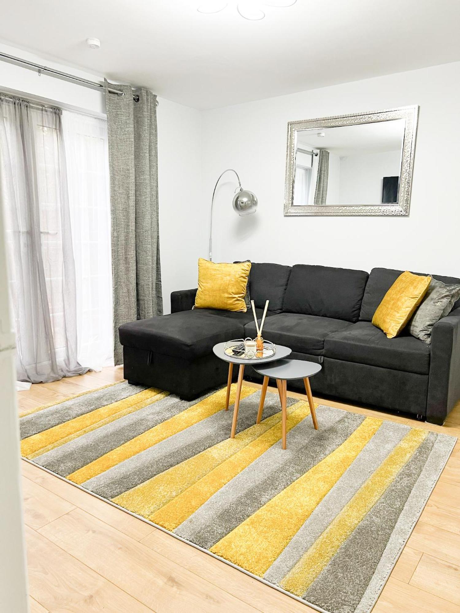 Beautiful Apartment In Beckton With Private Entrance And Garden Лондон Екстериор снимка